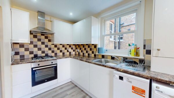 Four bedroom flat to rent in Herne Hill