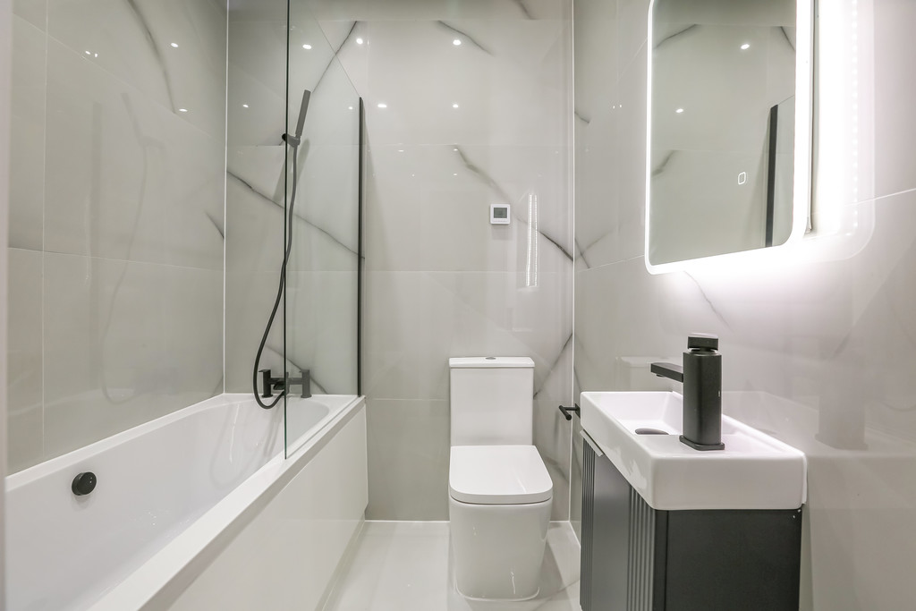 NEW BUILD 3 BEDROOM FLAT TO RENT IN CARSHALTON