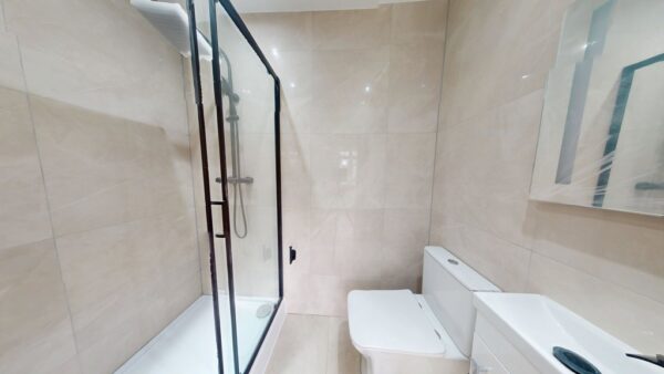 3 Bedroom Flat To Let In Croydon