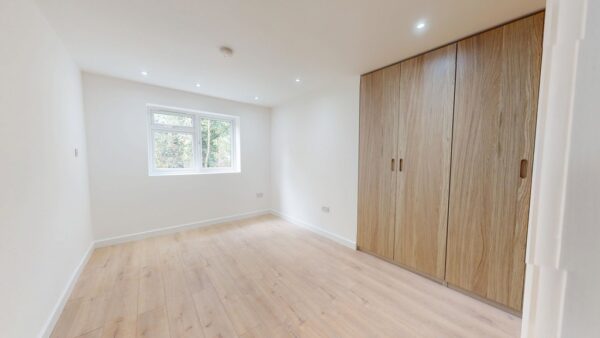 3 Bedroom Flat To Let In Croydon