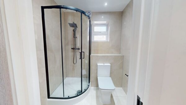 3 Bedroom Flat To Let In Croydon