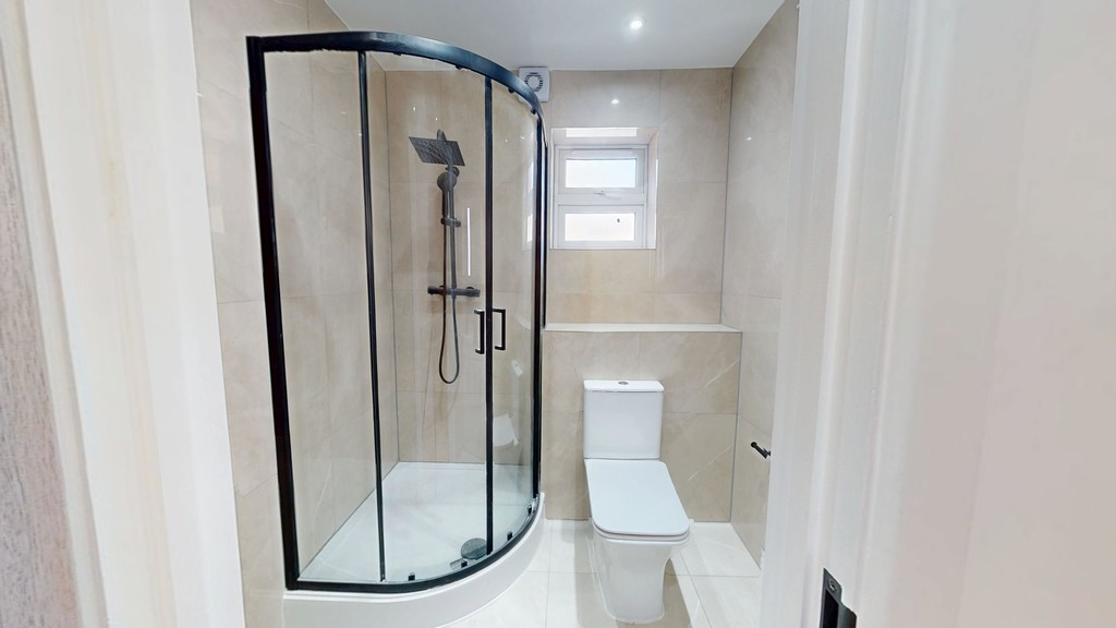 3 Bedroom Flat To Let In Croydon