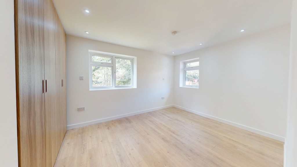3 Bedroom Flat To Let In Croydon