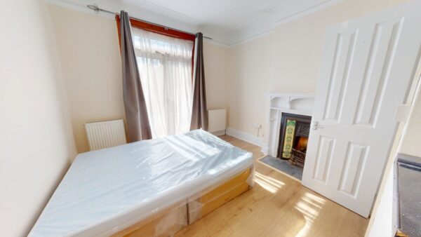 Bedsit to let in Thornton Heath