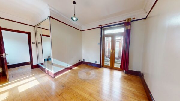 Ground Floor Flat with two garages - Fairview Road