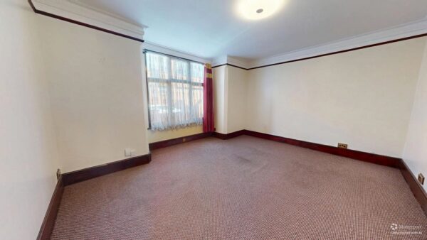 Ground Floor Flat with two garages - Fairview Road