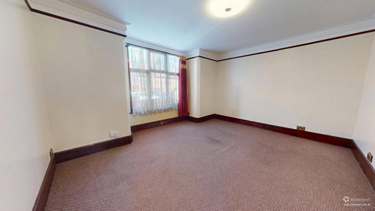 Ground Floor Flat with two garages - Fairview Road