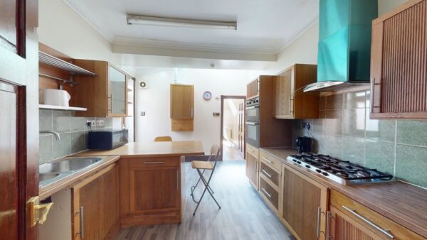 Ground Floor Flat with two garages - Fairview Road