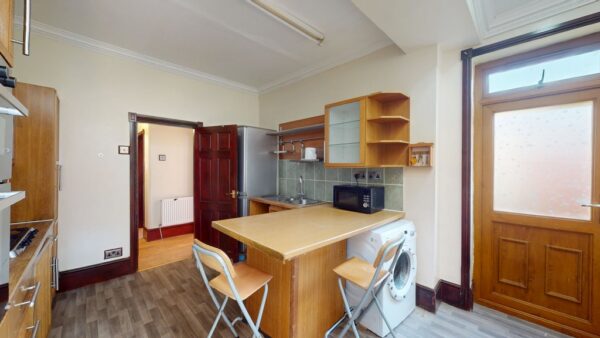 Ground Floor Flat with two garages - Fairview Road