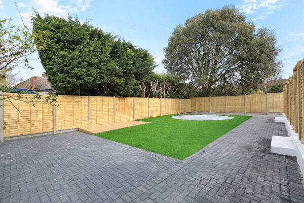 NEW BUILD FLAT TO RENT IN CARSHALTON