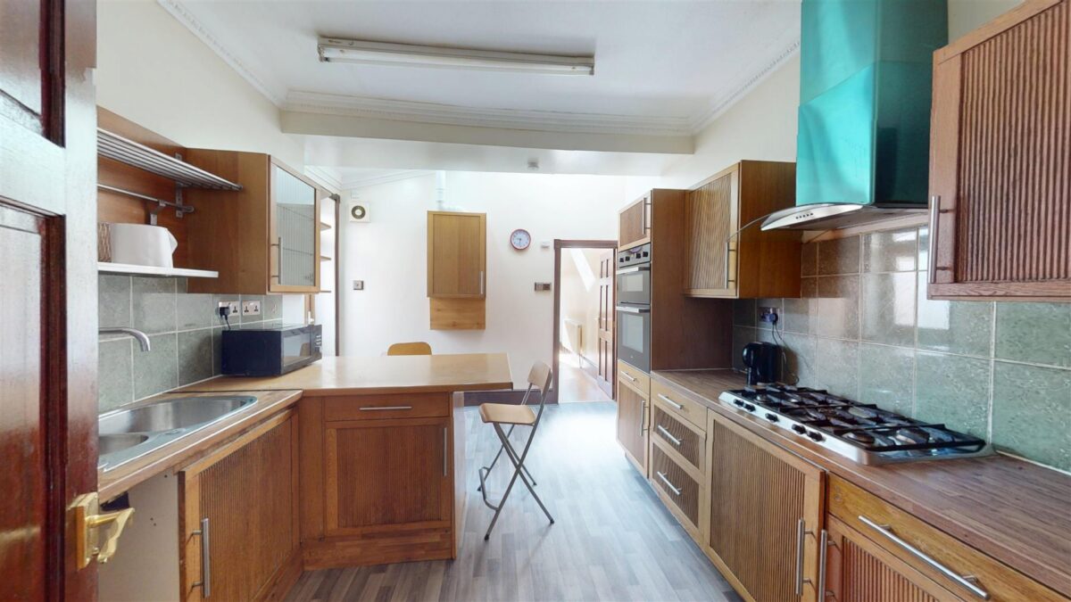 Ground Floor Flat with two garages - Fairview Road