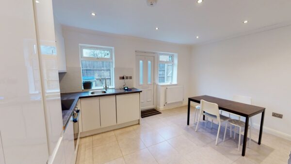 One bedroom flat to rent in Epsom