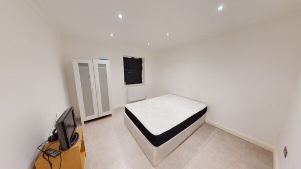 One bedroom flat to rent in Epsom