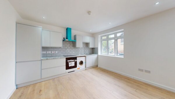 3 Bedroom Flat To Let In Croydon
