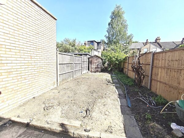 4 Bedroom House To Let in Wallington