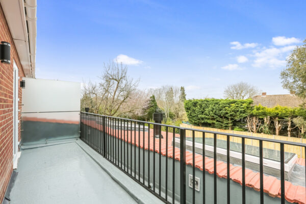 NEW BUILD 2 BEDROOM  FLAT TO RENT IN CARSHALTON
