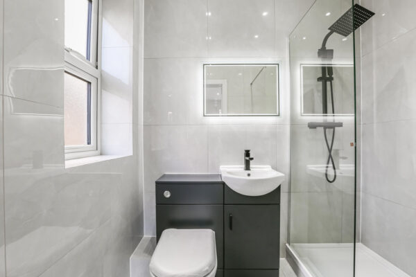 NEW BUILD 2 BEDROOM  FLAT TO RENT IN CARSHALTON