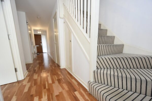 3 Bedroom Flat to Rent in Brixton