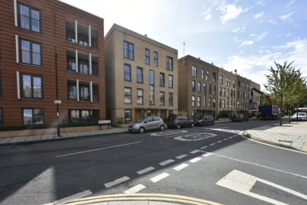 3 Bedroom Flat to Rent in Brixton