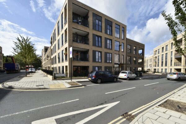 3 Bedroom Flat to Rent in Brixton