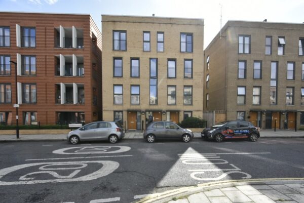 3 Bedroom Flat to Rent in Brixton