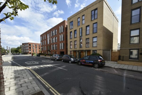 3 Bedroom Flat to Rent in Brixton