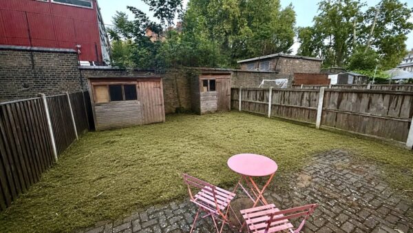 3 Bedroom Flat to Rent in Brixton