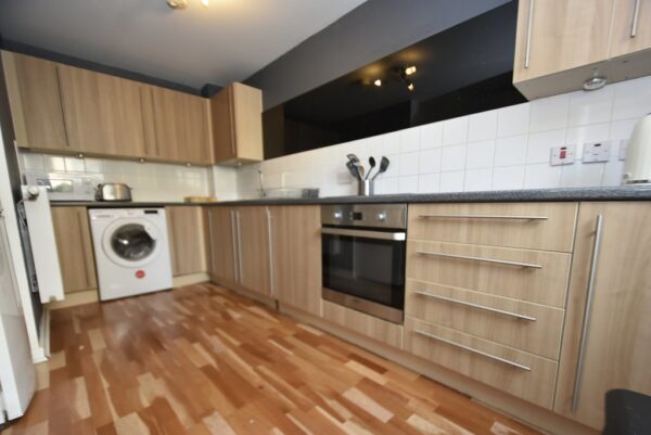 3 Bedroom Flat to Rent in Brixton