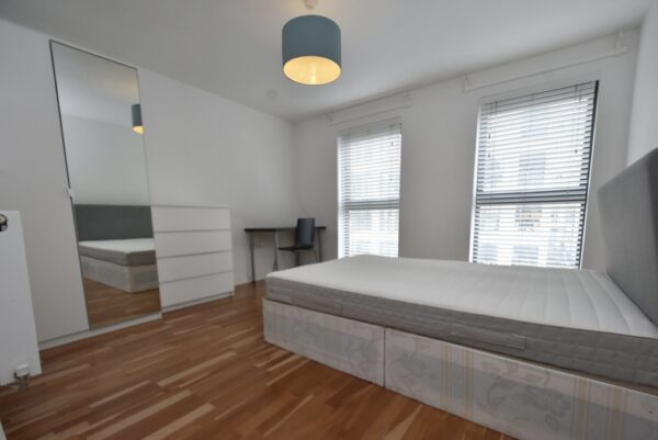 3 Bedroom Flat to Rent in Brixton