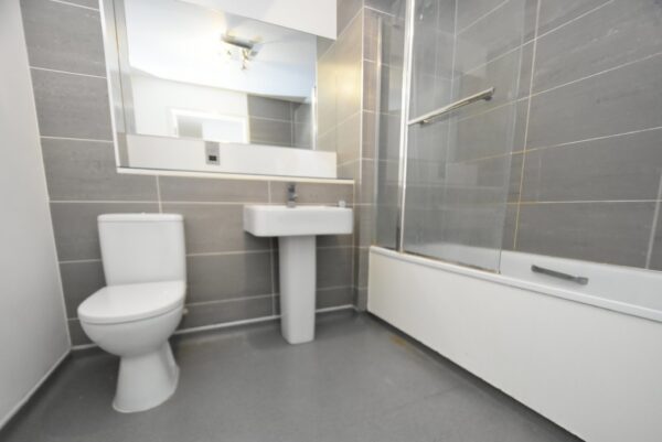 3 Bedroom Flat to Rent in Brixton