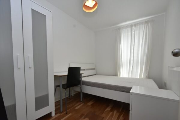 3 Bedroom Flat to Rent in Brixton