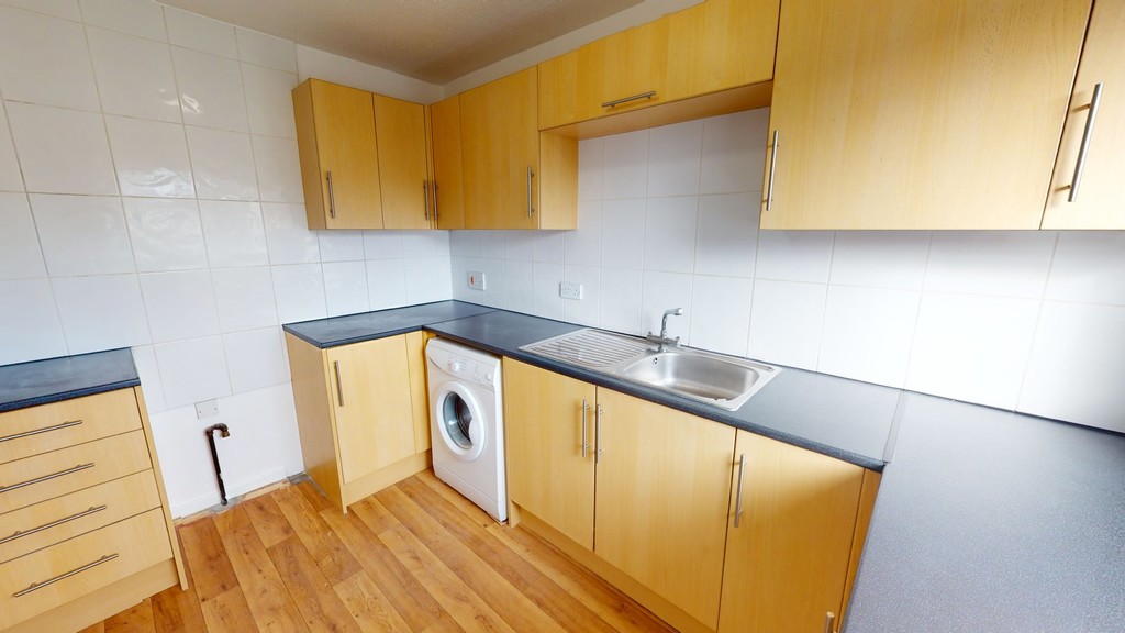 A two bedroom flat to rent in Wallington