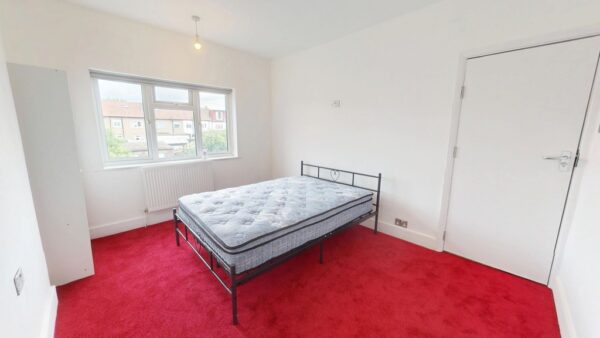 Double Room To Let In Mitcham