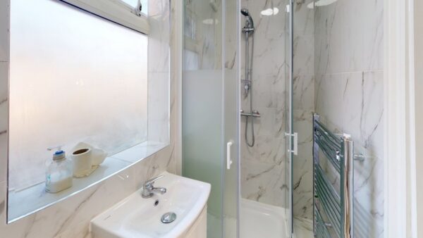 Two bed flat to rent on Thornton Road