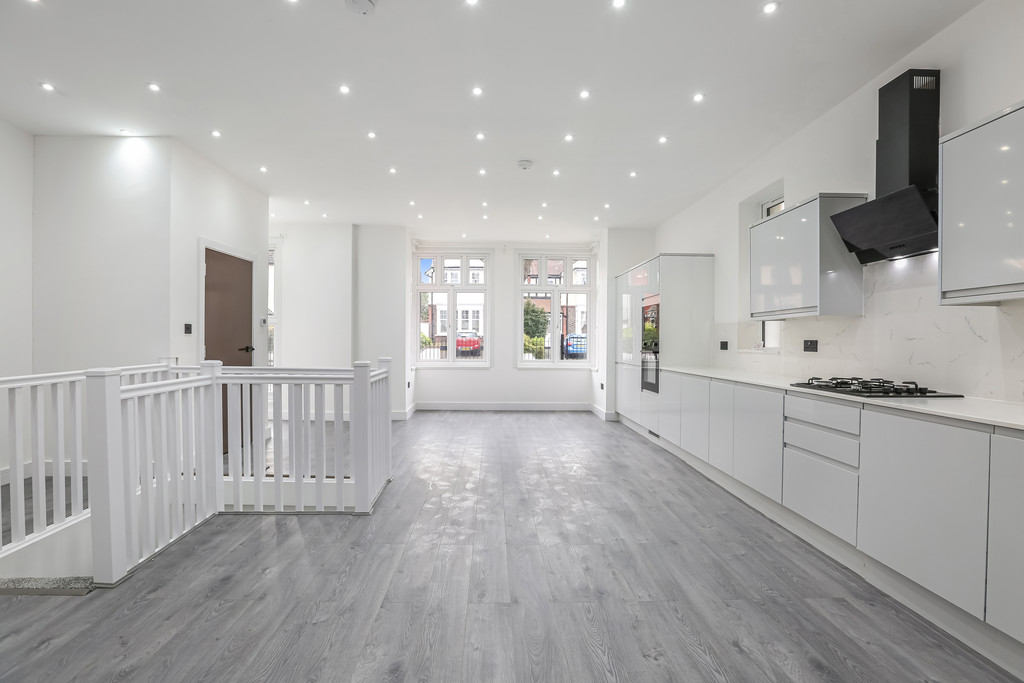 NEW BUILD 4 BEDROOM FLAT TO RENT IN CARSHALTON