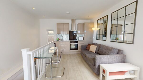 Split level one bedroom flat in Woodside