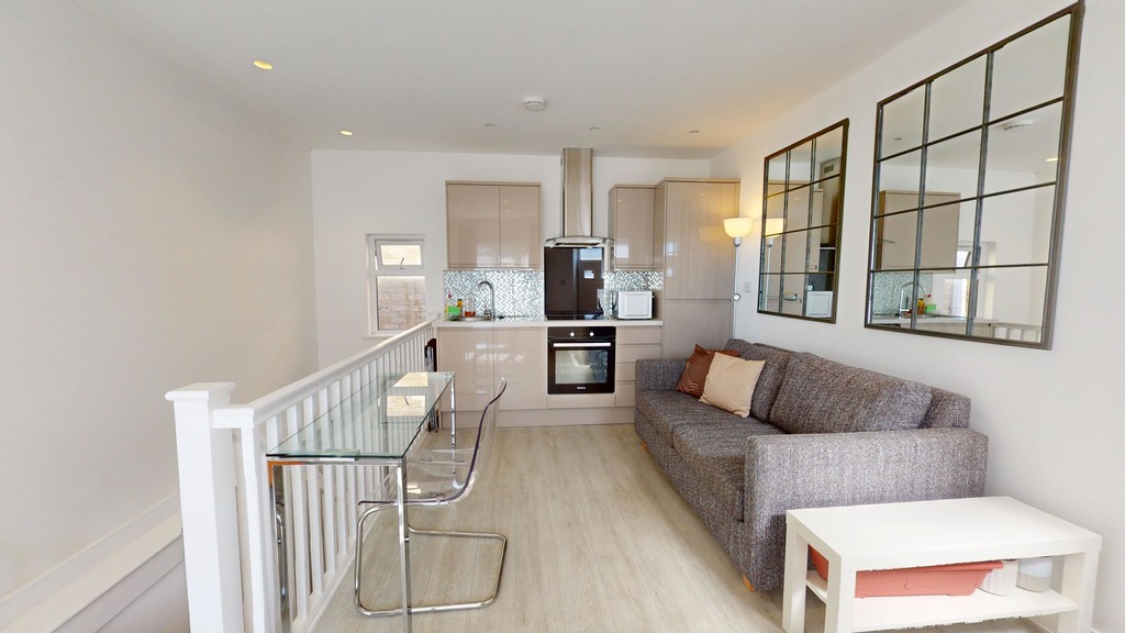Split level one bedroom flat in Woodside