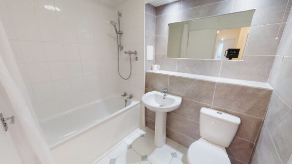 A two bedroom flat to rent in Wallington
