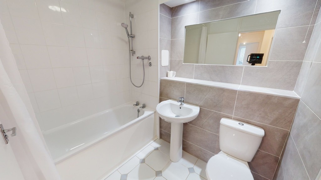 A two bedroom flat to rent in Wallington