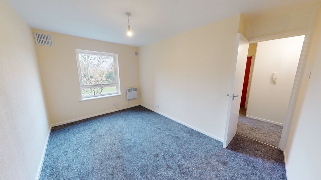A two bedroom flat to rent in Wallington