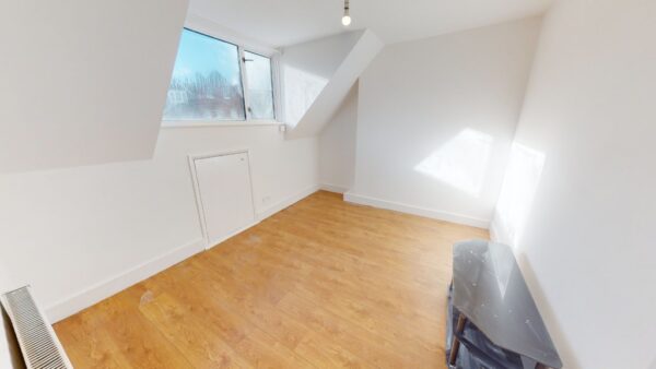 Three bedroom flat to rent in Norbury