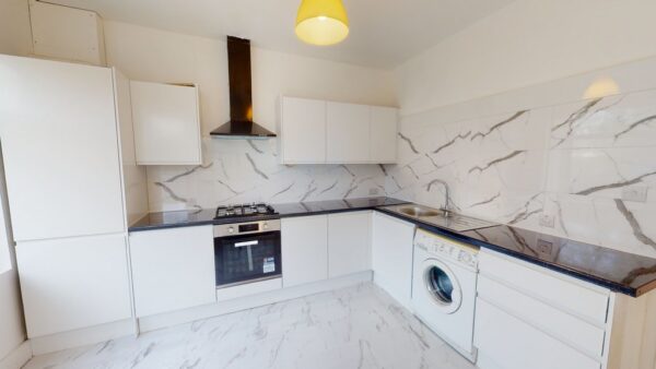 Three bedroom flat to rent in Norbury