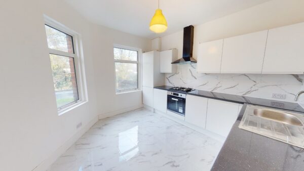 Three bedroom flat to rent in Norbury