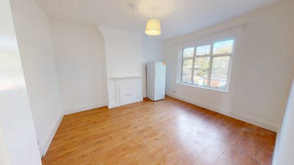 Three bedroom flat to rent in Norbury