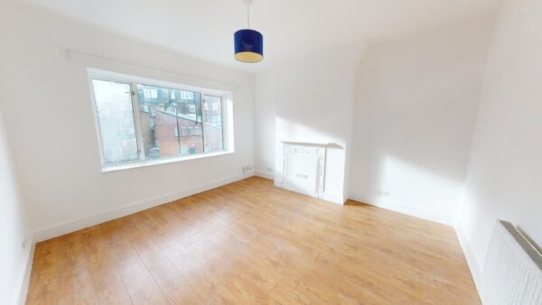 Three bedroom flat to rent in Norbury