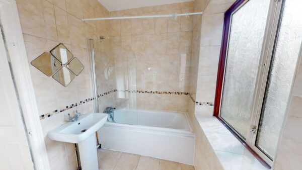 Three bedroom flat to rent in Norbury