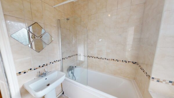 Three bedroom flat to rent in Norbury