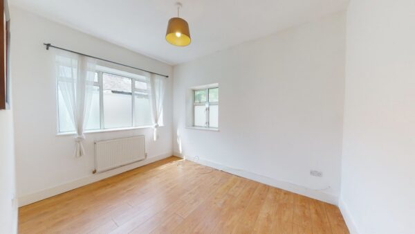 Three bedroom ground floor flat in Norbury