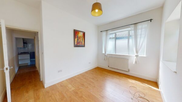 Three bedroom ground floor flat in Norbury