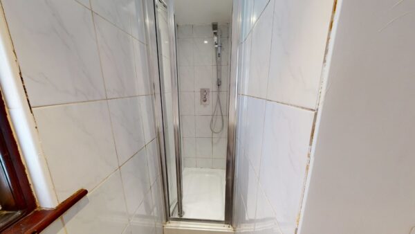Three bedroom ground floor flat in Norbury